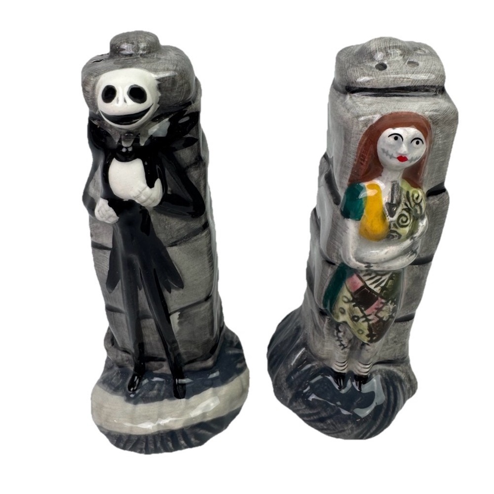 Disney Enesco Nightmare Before Christmas Jack & Sally Salt & Pepper Set S & P